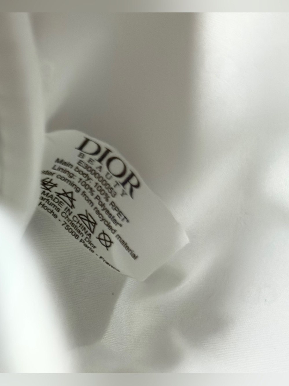 Dior White Quilted Cosmetic/Makeup Pouch/ with Add -on Silver Chain NWB - Picture 3 of 10